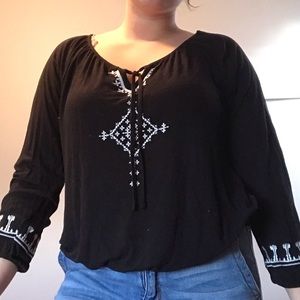 🌻Embroidered blouse w/ tie